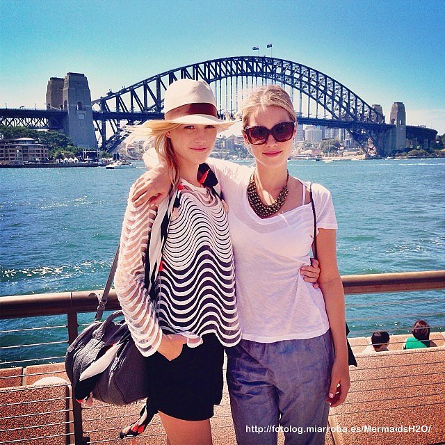 Claire Holt con su hermana Madeline Holt