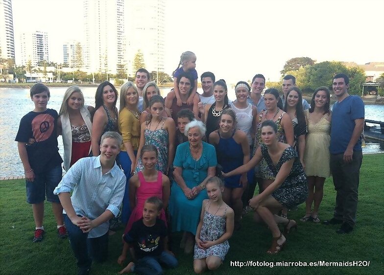 Claire Holt con su familia en Australia
