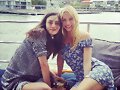 Phoebe Tonkin con su amiga model Alexandra Spencer