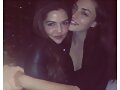 Danielle Campbell y Phoebe Tonkin