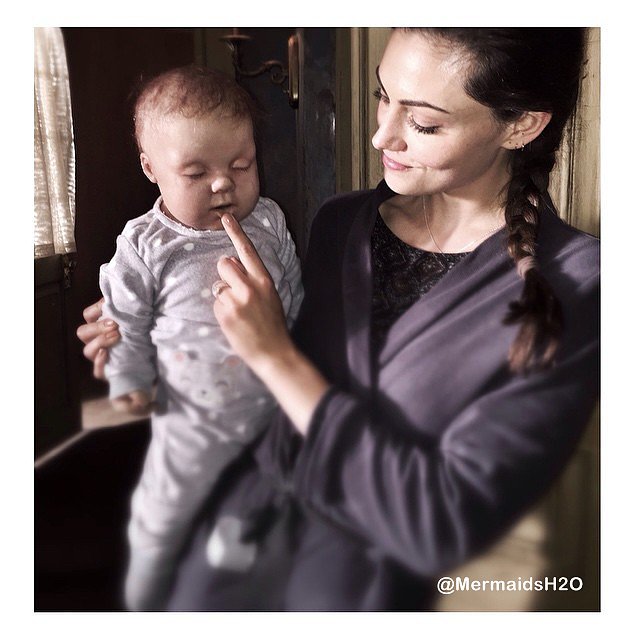 Behind the scenes Phoebe Tonkin en The Originals