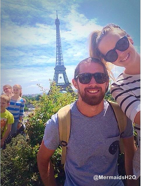 Cleo Massey con su novio Luke Dempsey en Paris