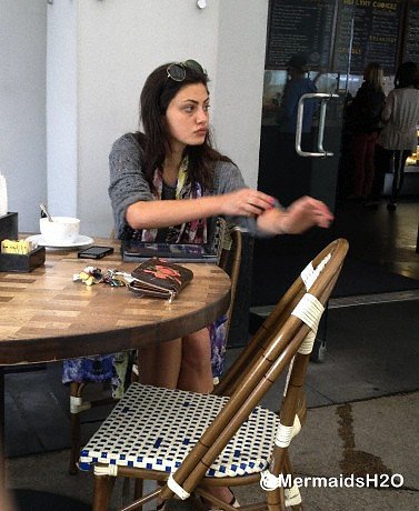 Phoebe Tonkin - Enjoying a Latte in an Los Angeles