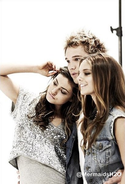 Phoebe Tonkin, Lincoln Lewis & Caitlin Stasey