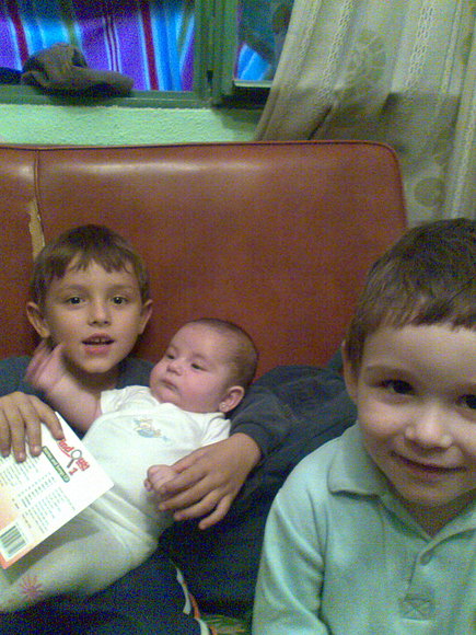Kike, Santi y Gabriela, los pequeños de la casa.