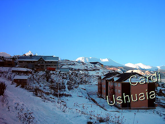 Ushuaia con nieve, desde la avenida Alem