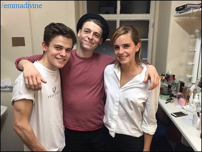 Emma con actores de Harry Potter (obra de teatro)