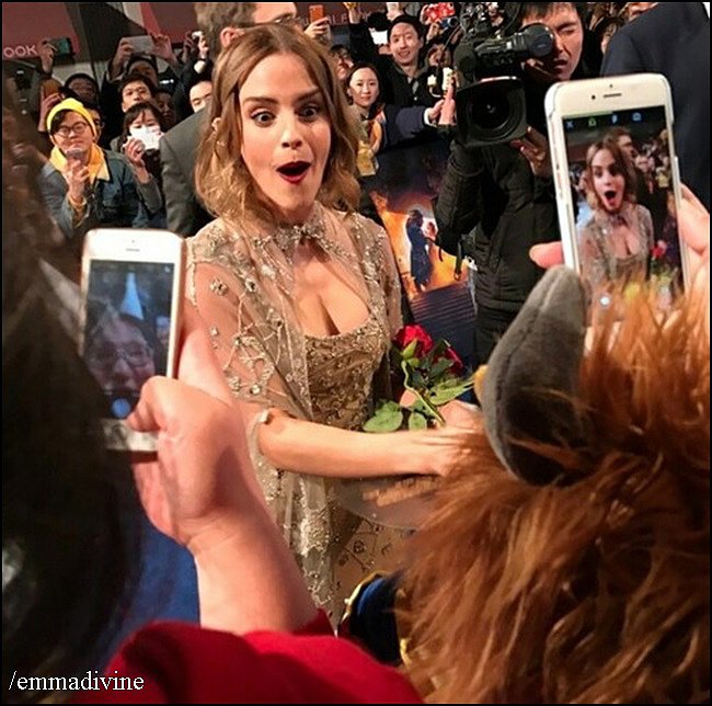 Emma Watson - Premiere Bella y Bestia en China